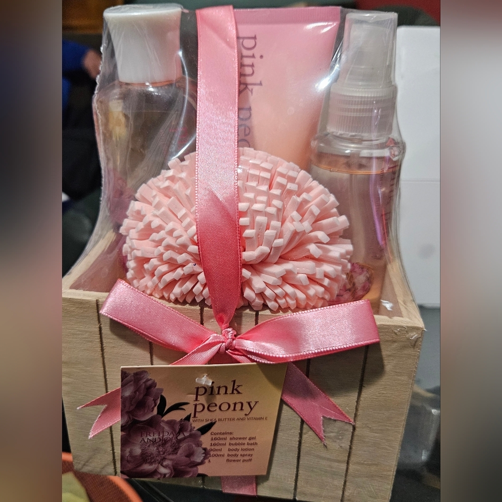 Pink Peony Bath & Body Gift Set